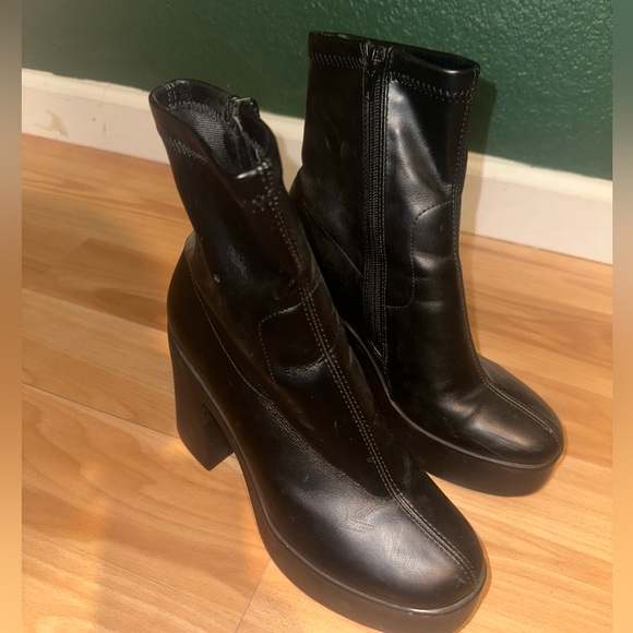 Chunky black boots - Picture 2 of 3